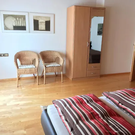 Schone Ferienwohnung In アパート Grins